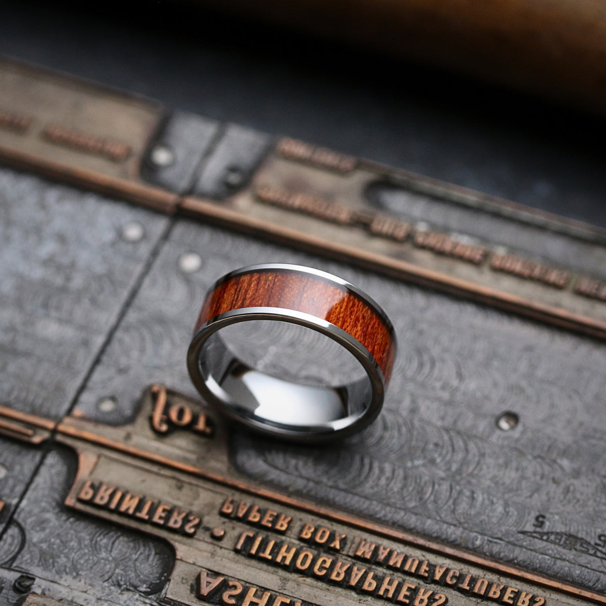 Algonquin - Men's Tungsten Wood Wedding Band / Flat Profile: 8mm